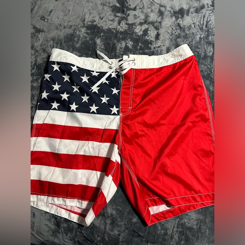 Men’s Old Navy Swim Surf Trunks Shorts Size 2XL USA Red White Blue Flag.